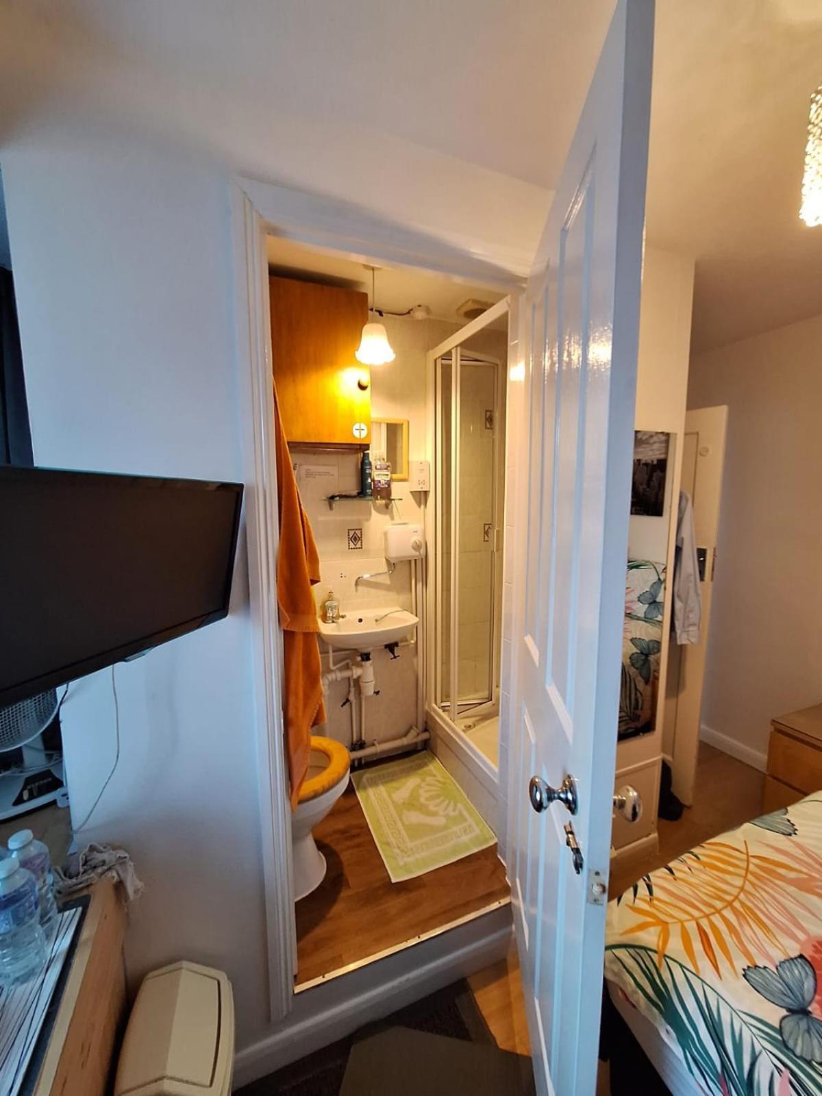 Harrow B & B 외부 사진