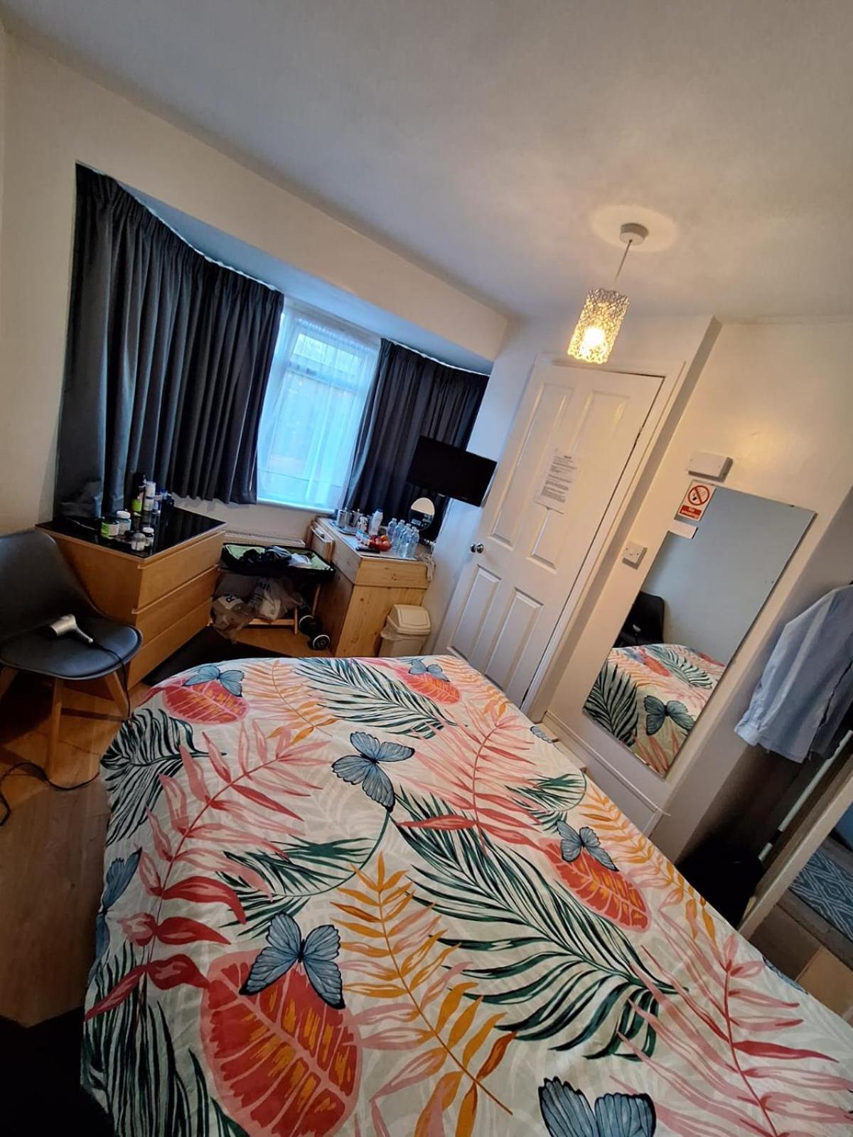 Harrow B & B 외부 사진