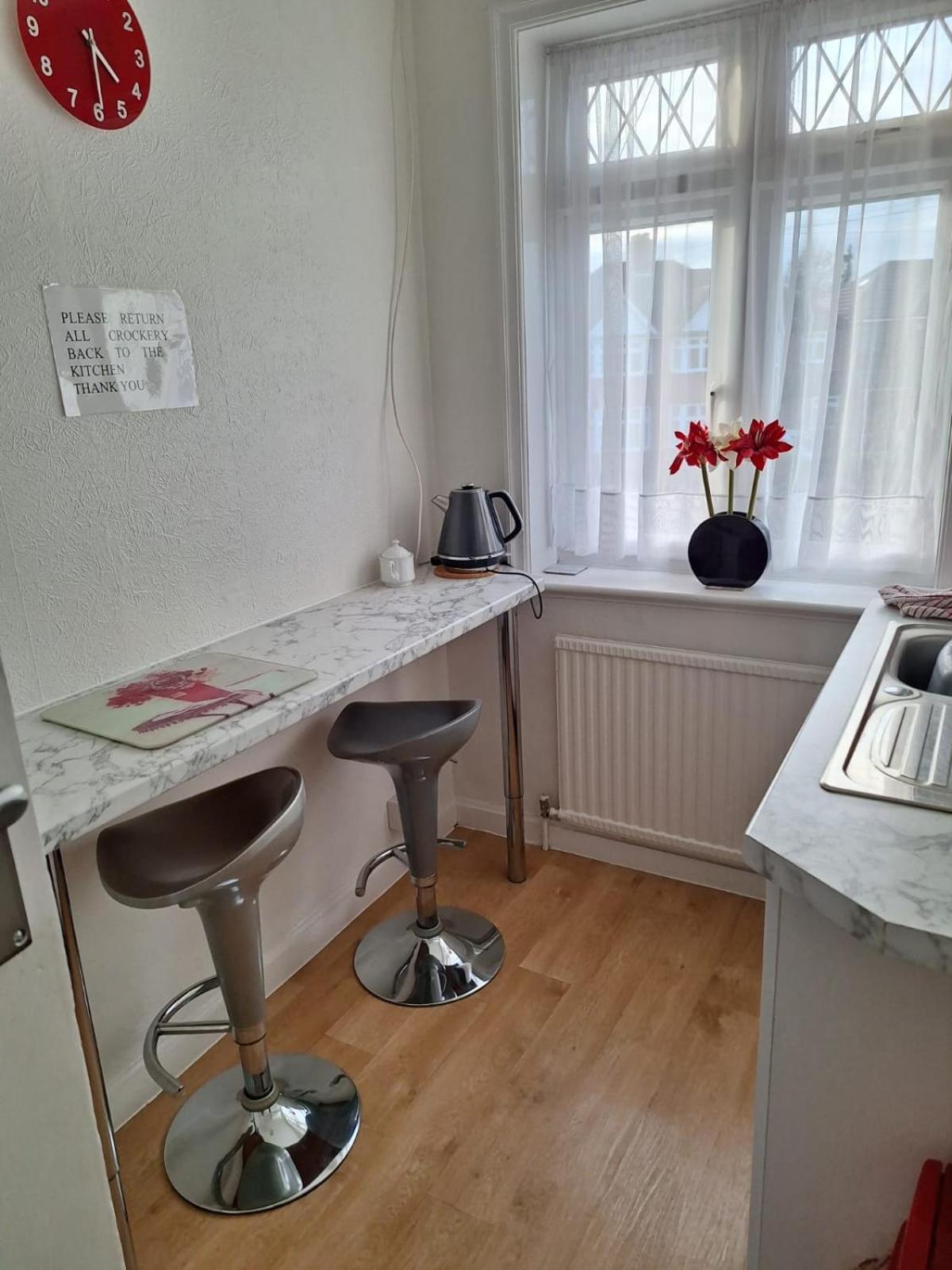 Harrow B & B 외부 사진